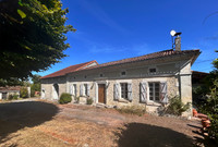 Maison à vendre à Curac, Charente - 267.500 € - photo 1