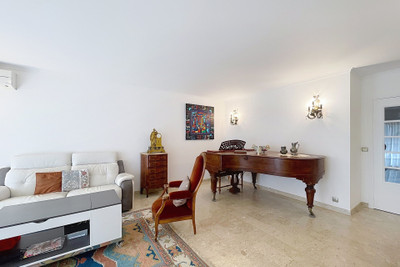 French property for sale in Nice, Alpes-Maritimes - €595,000 - photo 2