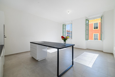 French property for sale in Nice, Alpes-Maritimes - €550,000 - photo 2