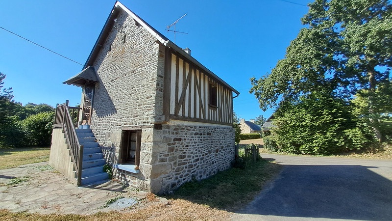 French property for sale in Barenton, Manche - €72,222 - photo 0