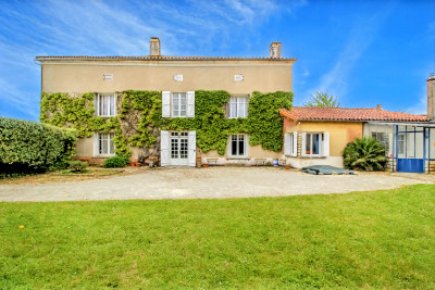 Maison à vendre à Villiers-Couture, Charente-Maritime, Poitou-Charentes, avec Leggett Immobilier