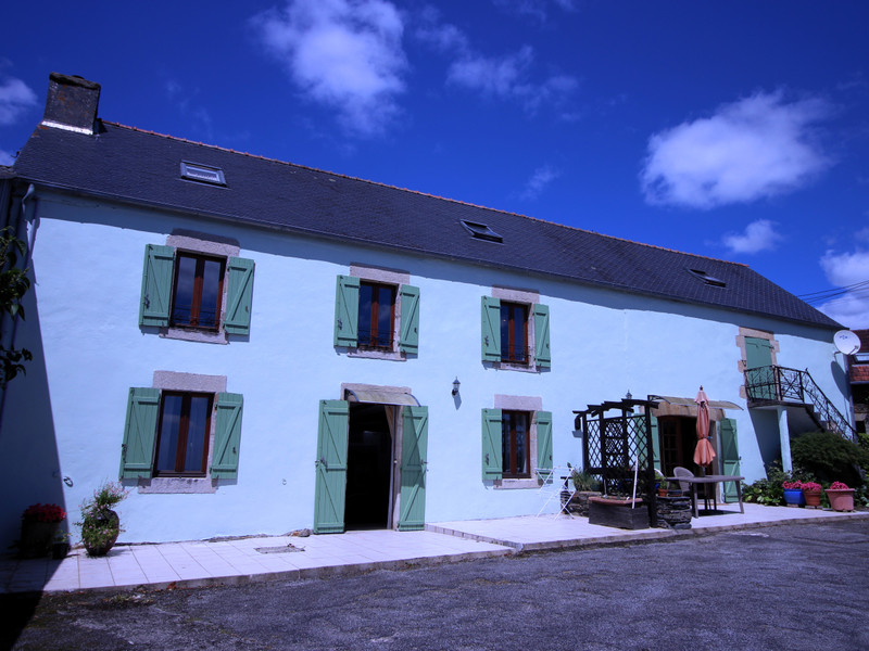 French property for sale in Saint-Coulitz, Finistère - €911,600 - photo 3