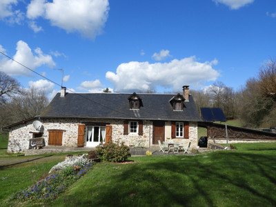 Maison à vendre à Condat-sur-Ganaveix, Corrèze, Limousin, avec Leggett Immobilier