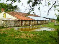 Maison à vendre à La Chapelle-Bâton, Vienne - 97.900 € - photo 6