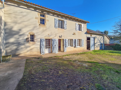 Maison à vendre à Saint-Claud, Charente, Poitou-Charentes, avec Leggett Immobilier