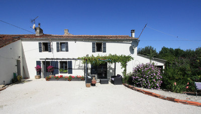 Maison à vendre à Nuaillé-sur-Boutonne, Charente-Maritime, Poitou-Charentes, avec Leggett Immobilier