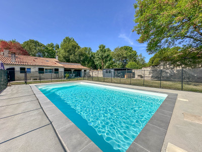 French property for sale in Aumagne, Charente-Maritime - €399,500 - photo 2