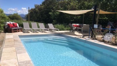 Provence: Renovated  farmhouse with tower shaped pigeon house --- new pool  --- ideal for Bed & Breakfast