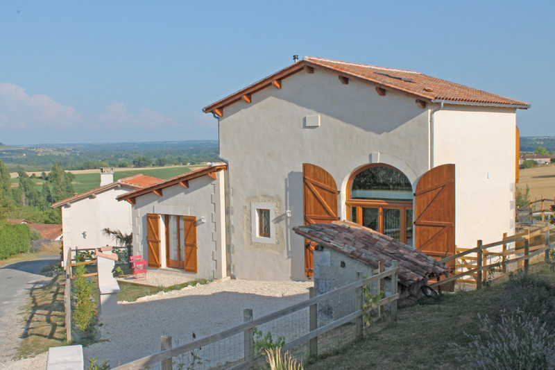 French property for sale in Aubeterre-sur-Dronne, Charente - €288,900 - photo 0