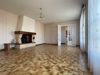 Maison à vendre à L'Isle-Jourdain, Vienne - 119 900 € - photo 3