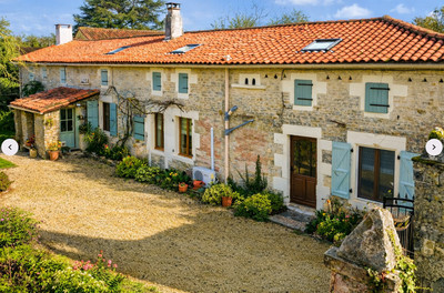 Maison à vendre à Poursac, Charente, Poitou-Charentes, avec Leggett Immobilier