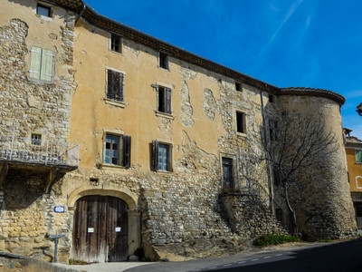 Chateau à vendre à Nyons, Drôme, Rhône-Alpes, avec Leggett Immobilier