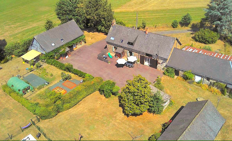 French property for sale in Saint-Denis-de-Gastines, Mayenne - €416,000 - photo 0