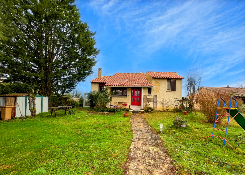 In Eymet, 3 bed family home with garden and swimming pool à Eymet