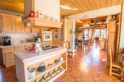 Magnificent 4 bedroom village chalet with clear views, for sale in the heart of the Three Valleys