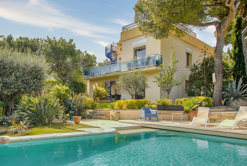 French property for sale in Cassis, Bouches-du-Rhône - €2,444,000 - photo 2