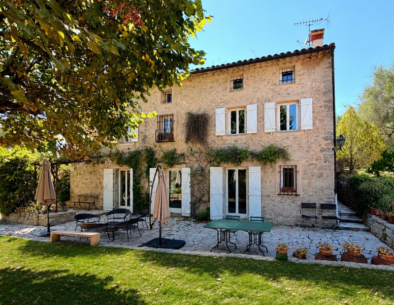 French property for sale in Grasse, Alpes-Maritimes - €900,000 - photo 0