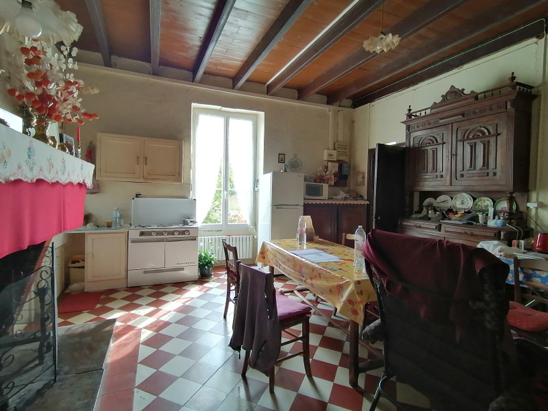 French property for sale in Soussac, Gironde - &#8364;318,000 - photo 2