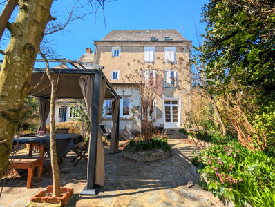 Maison à vendre à Saint-Yrieix-la-Perche, Haute-Vienne, Limousin, avec Leggett Immobilier