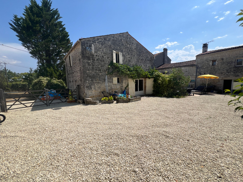 French property for sale in Crazannes, Charente-Maritime - €576,450 - photo 4