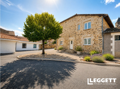 Maison à vendre à Chabanais, Charente, Poitou-Charentes, avec Leggett Immobilier