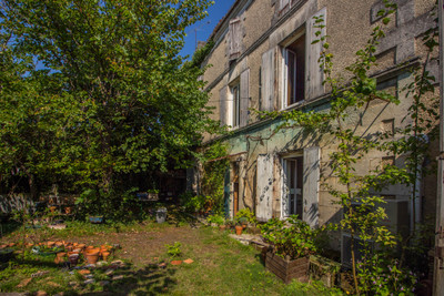 Maison à vendre à Gond-Pontouvre, Charente, Poitou-Charentes, avec Leggett Immobilier