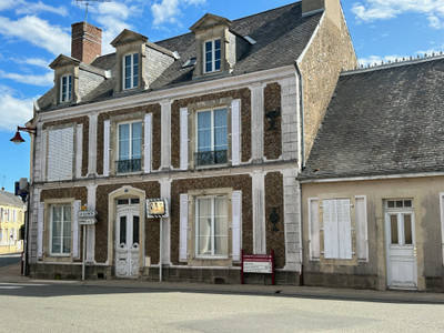 Maison à vendre à Bernay-Neuvy-en-Champagne, Sarthe, Pays de la Loire, avec Leggett Immobilier