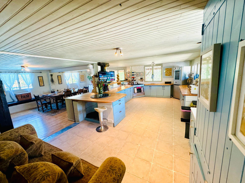 French property for sale in Saint-Pierre-le-Moûtier, Nièvre - €614,800 - photo 2