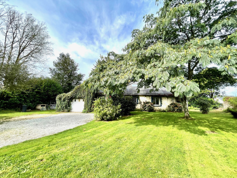 House for sale in Questembert Morbihan To view A spacious family