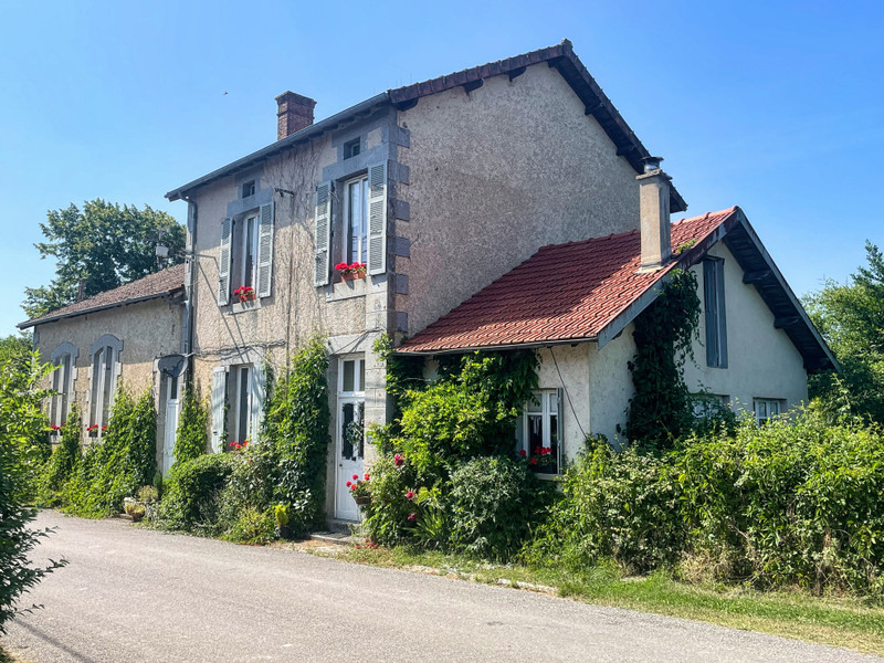 Maison à vendre à Val-d'Oire-et-Gartempe, Haute-Vienne - 152.600 € - photo 1