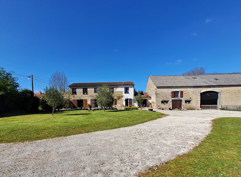 Propriété à vendre à Longré, Charente - 214 000 €