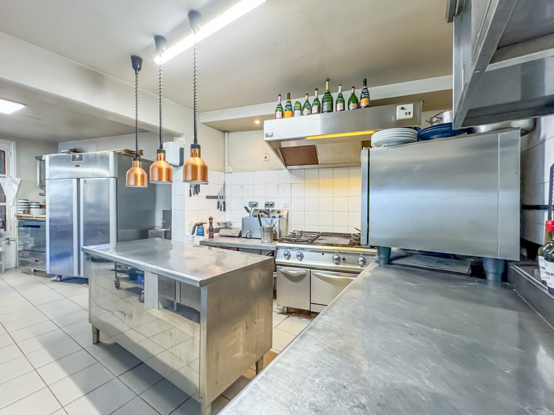French property for sale in Orange, Vaucluse - €1,149,000 - photo 9
