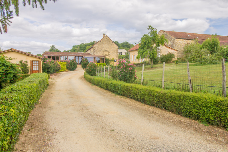 French property for sale in Marquay, Dordogne - &#8364;1,197,000 - photo 2