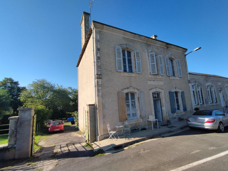 French property for sale in Brigueil-le-Chantre, Vienne - €152,600 - photo 0