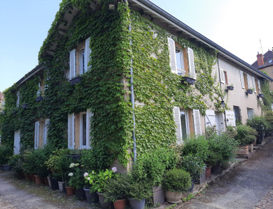 Maison à vendre à Semur-en-Brionnais, Saône-et-Loire, Bourgogne, avec Leggett Immobilier