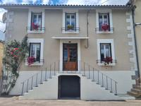 Maison à vendre à Chabanais, Charente - 149.000 € - photo 1
