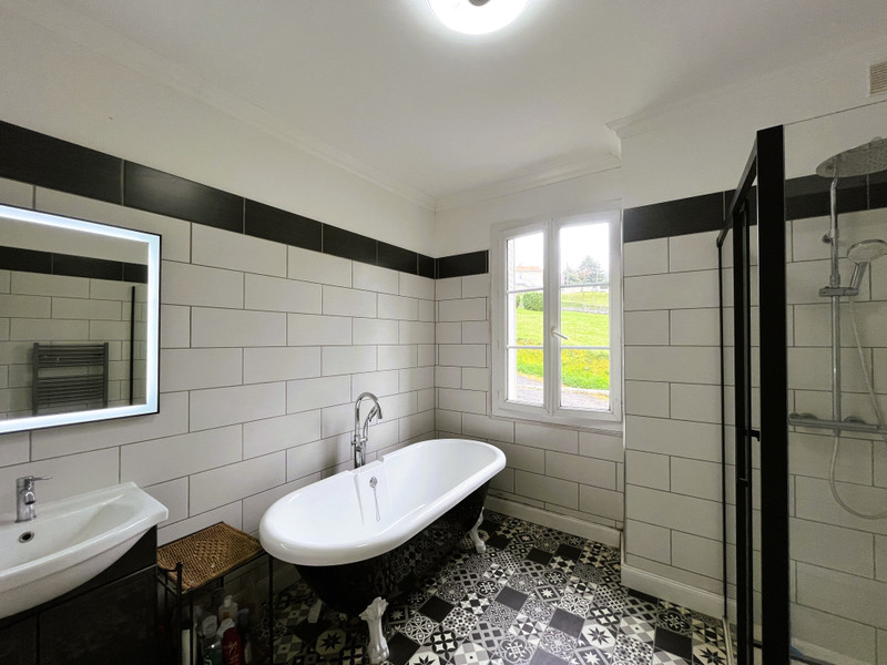 French property for sale in Confolens, Charente - €165,500 - photo 2