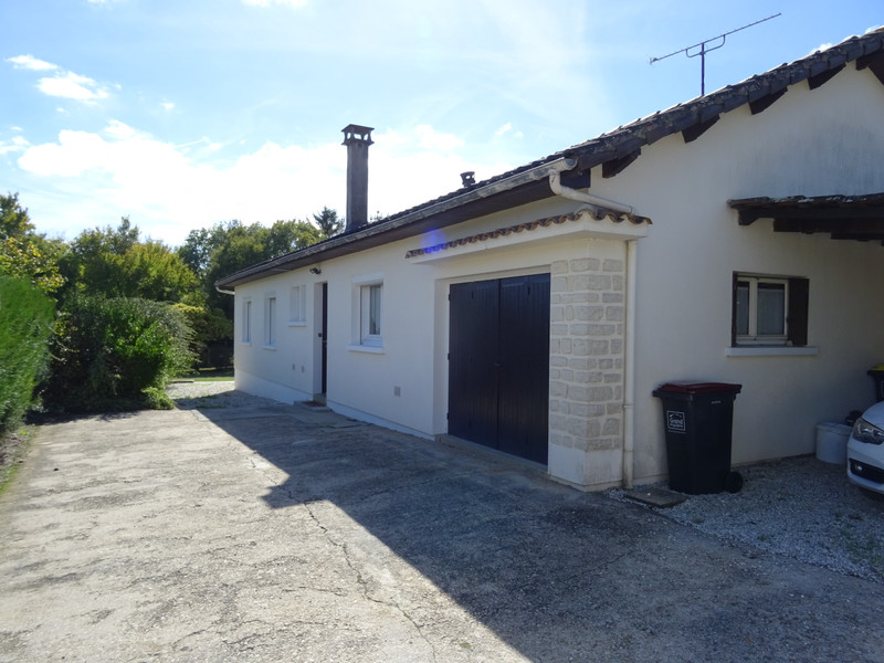 French property for sale in Garat, Charente - &#8364;179,400 - photo 2