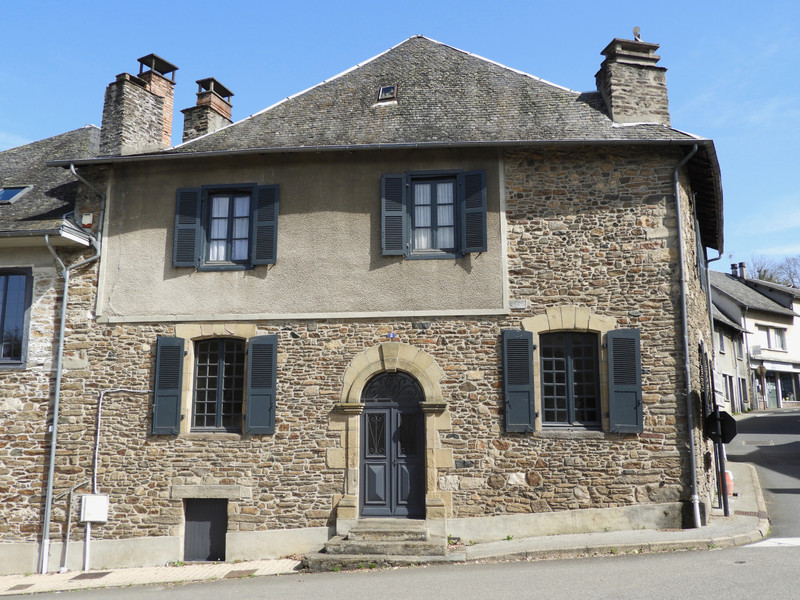 French property for sale in Uzerche, Corrèze - €99,990 - photo 2