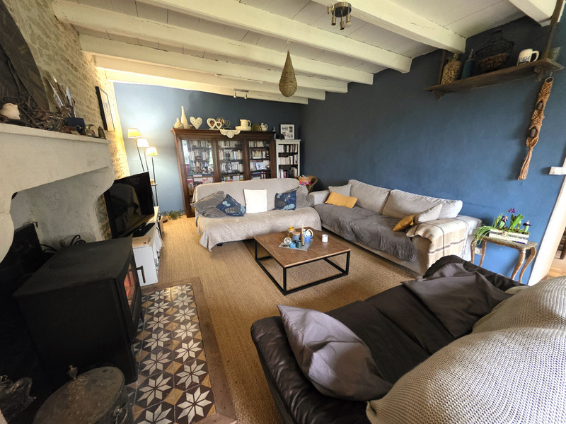 French property for sale in Barro, Charente - €288,000 - photo 2