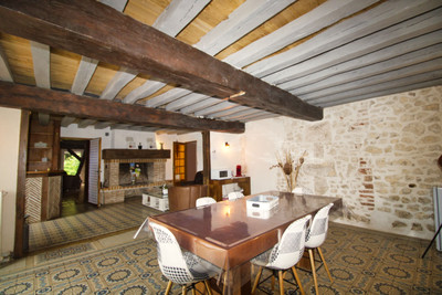 In the heart of the town Former 12th century mill close to Chambord
with all shops within walking distance
360