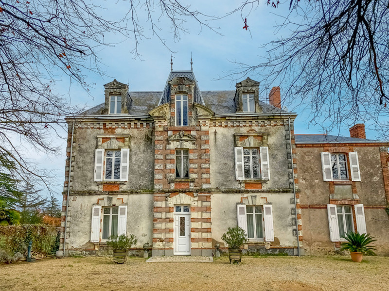 Maison à vendre à Chaudefonds-sur-Layon, Maine-et-Loire - 787 500 € - photo 1