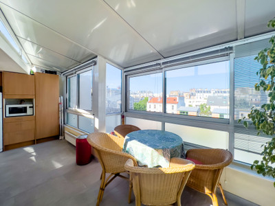 75011 120 m2 duplex apartment on 6th floor with elevator. Superb 45 m2 terrace overlooking the rooftops of Par