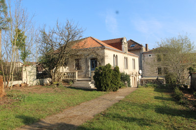 French property for sale in Confolens, Charente - €175,000 - photo 3