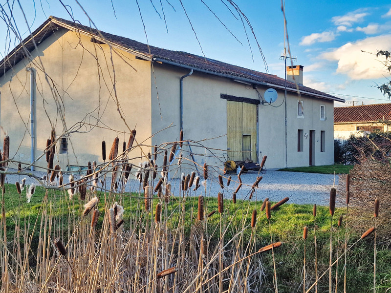 French property for sale in Manot, Charente - €235,400 - photo 1