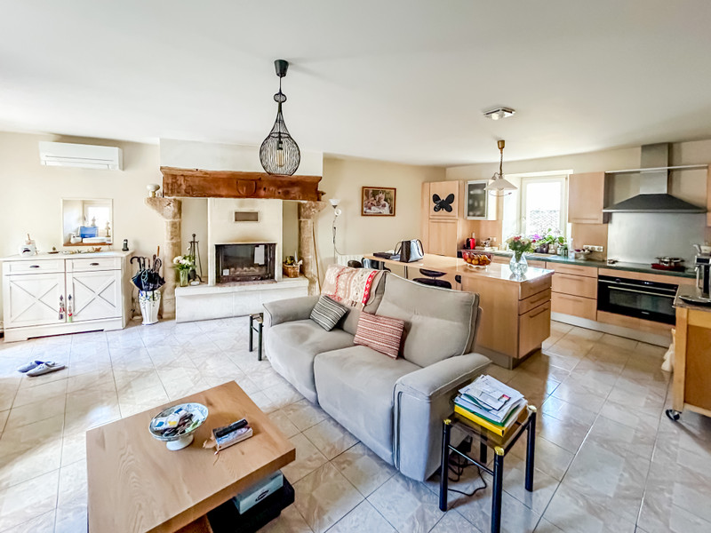Maison à vendre à Saint-Astier, Dordogne - 392.200 € - photo 1