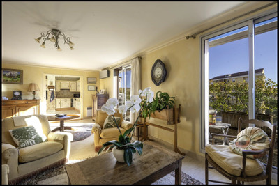 French property for sale in Nice, Alpes-Maritimes - €795,000 - photo 2