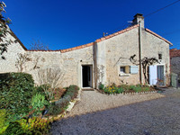 Maison à vendre à Bessé, Charente - 119.900 € - photo 1
