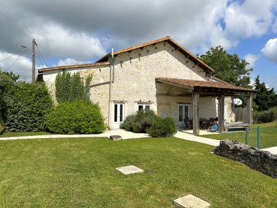 Maison à vendre à Souffrignac, Charente, Poitou-Charentes, avec Leggett Immobilier