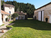 Maison à vendre à La Rochebeaucourt-et-Argentine, Dordogne - 904 060 € - photo 3